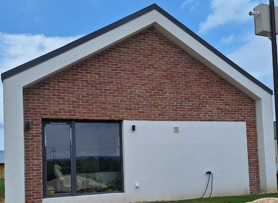 Rusztikus szeletelt t�gla v�r�s barna piros t�glaburkolat